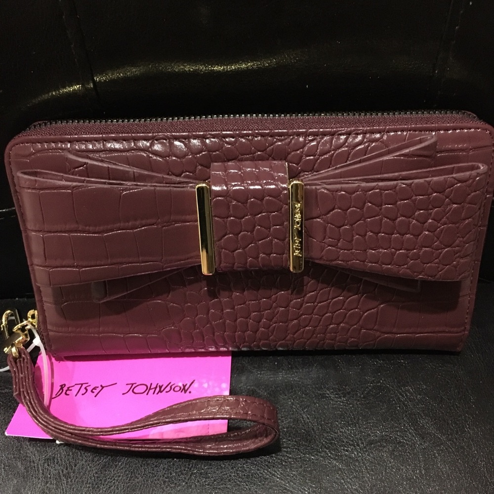 Betsey Johnson Bow Zip Wallet